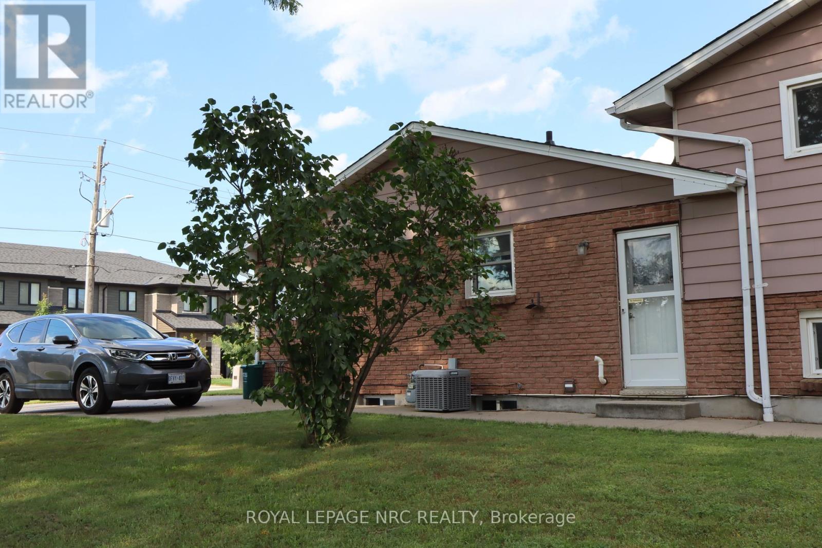 6694 Cropp Street, Niagara Falls, Ontario  L2E 7B3 - Photo 2 - X13540964