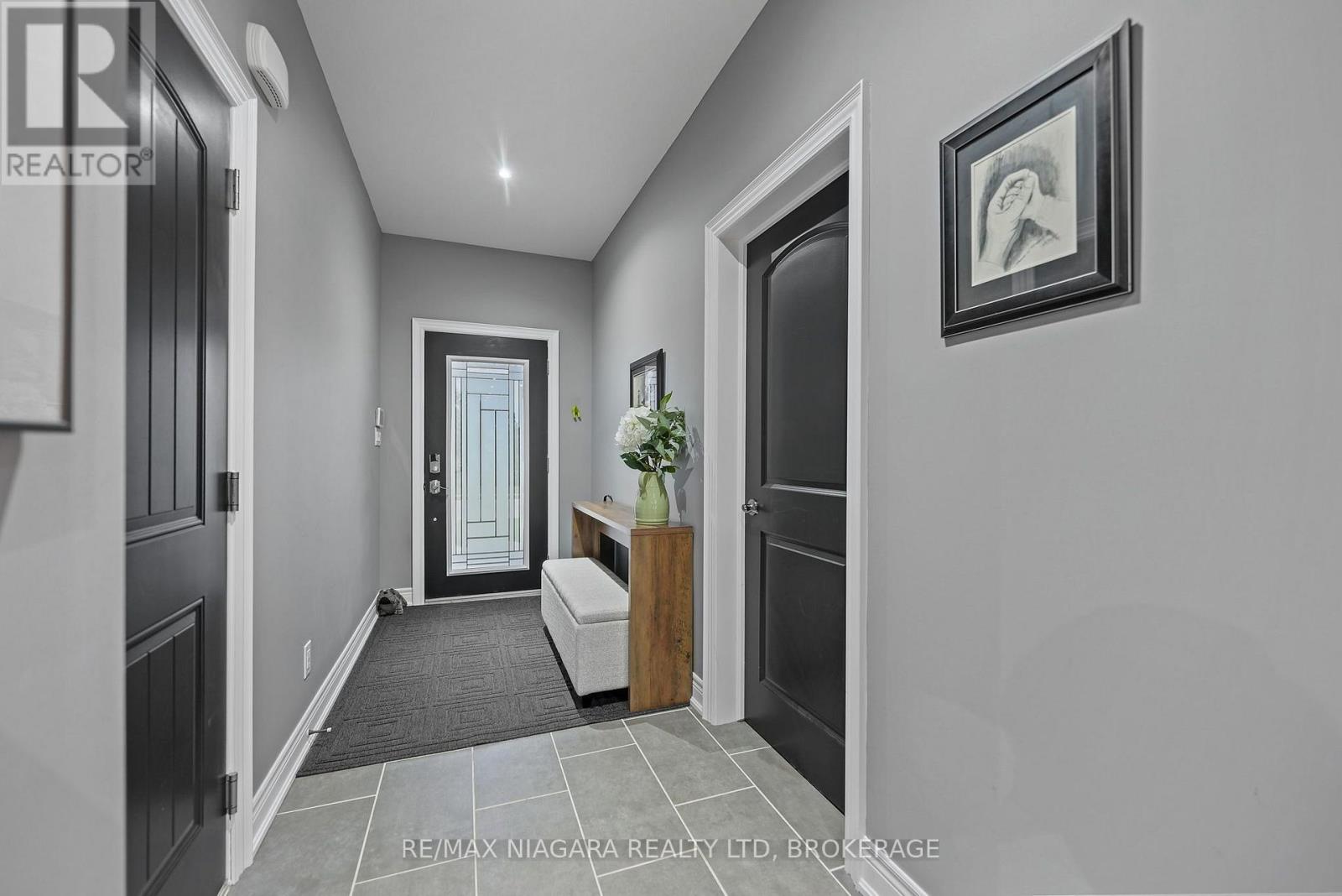 7245 Optimist Lane, Niagara Falls, Ontario  L2E 0B3 - Photo 4 - X13541496