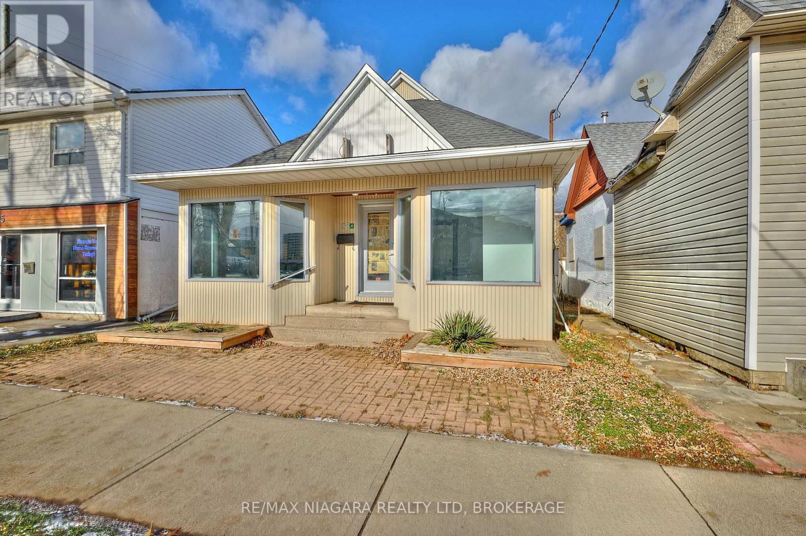 105a Welland Avenue, St. Catharines, Ontario  L2R 2H4 - Photo 3 - X13541874