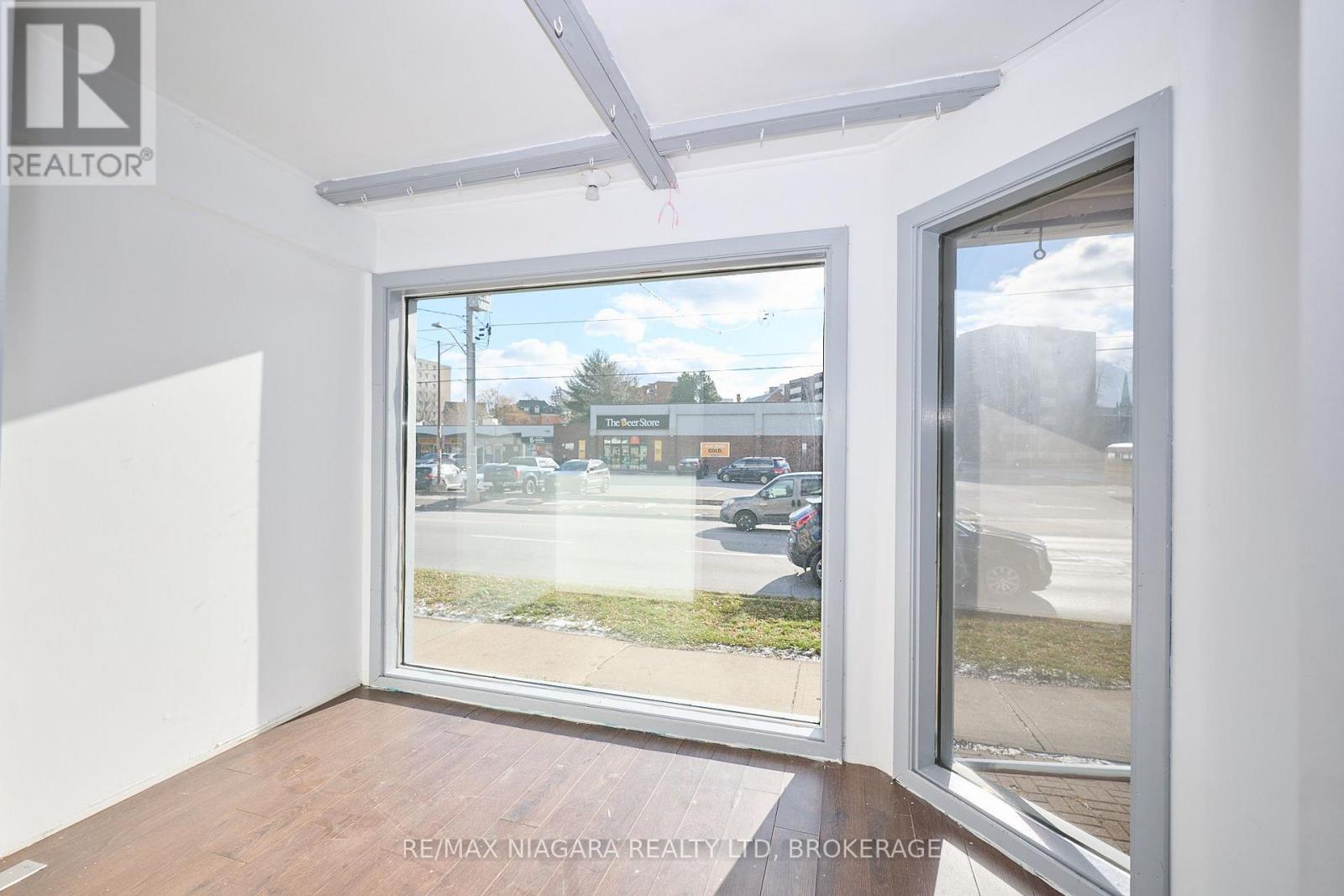 105a Welland Avenue, St. Catharines, Ontario  L2R 2H4 - Photo 3 - X13541878