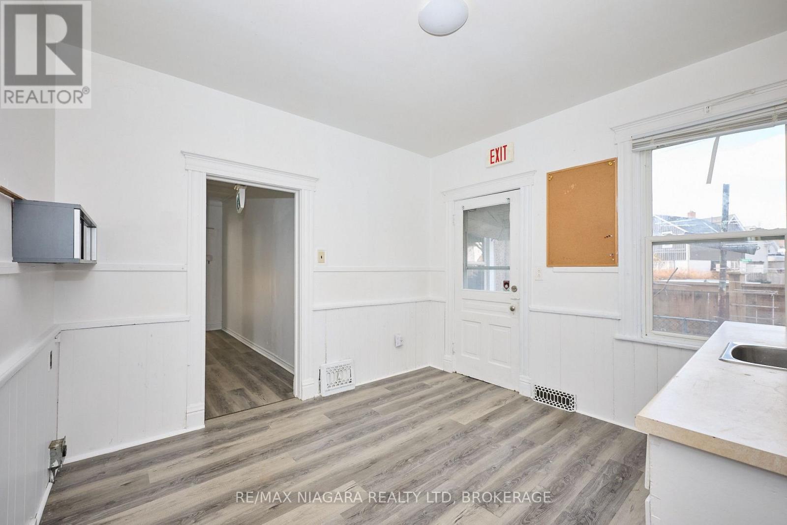 105a Welland Avenue, St. Catharines, Ontario  L2R 2H4 - Photo 7 - X13541878