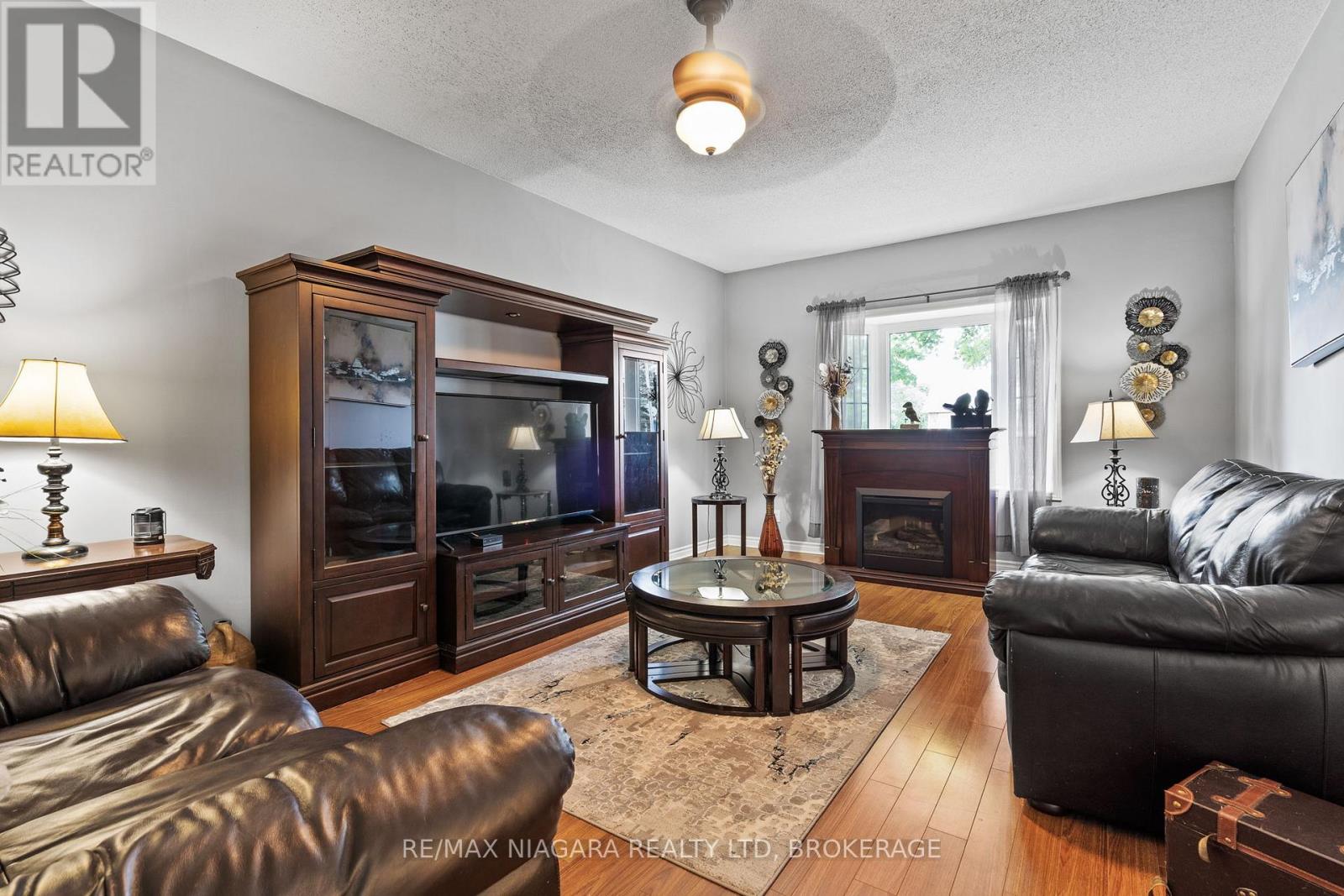 696 Clare Avenue, Welland, Ontario  L3C 3C1 - Photo 3 - X13542456