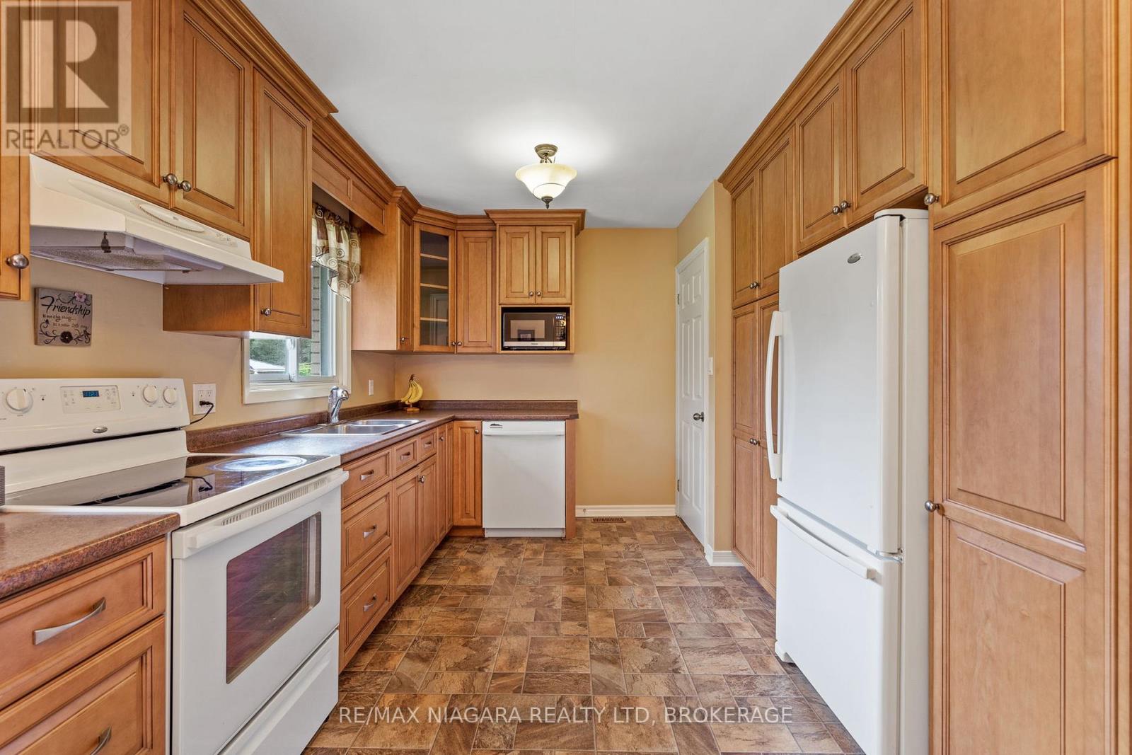 696 Clare Avenue, Welland, Ontario  L3C 3C1 - Photo 8 - X13542456
