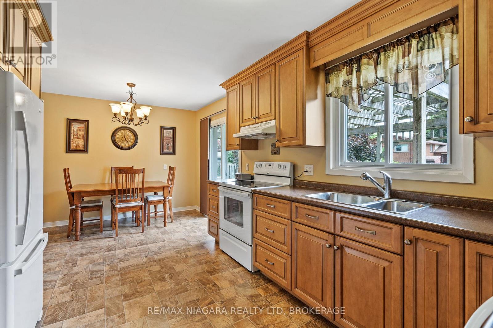 696 Clare Avenue, Welland, Ontario  L3C 3C1 - Photo 9 - X13542456