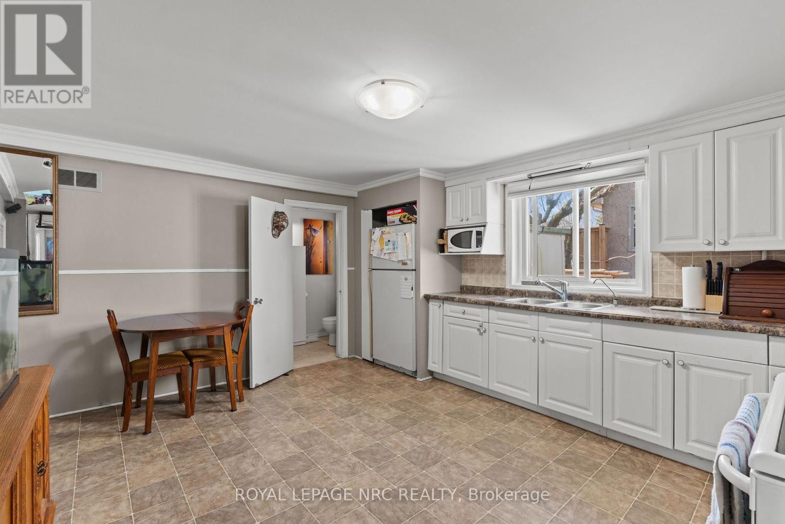 42 Leeper Street, St. Catharines, Ontario  L2S 2N2 - Photo 7 - X13543546