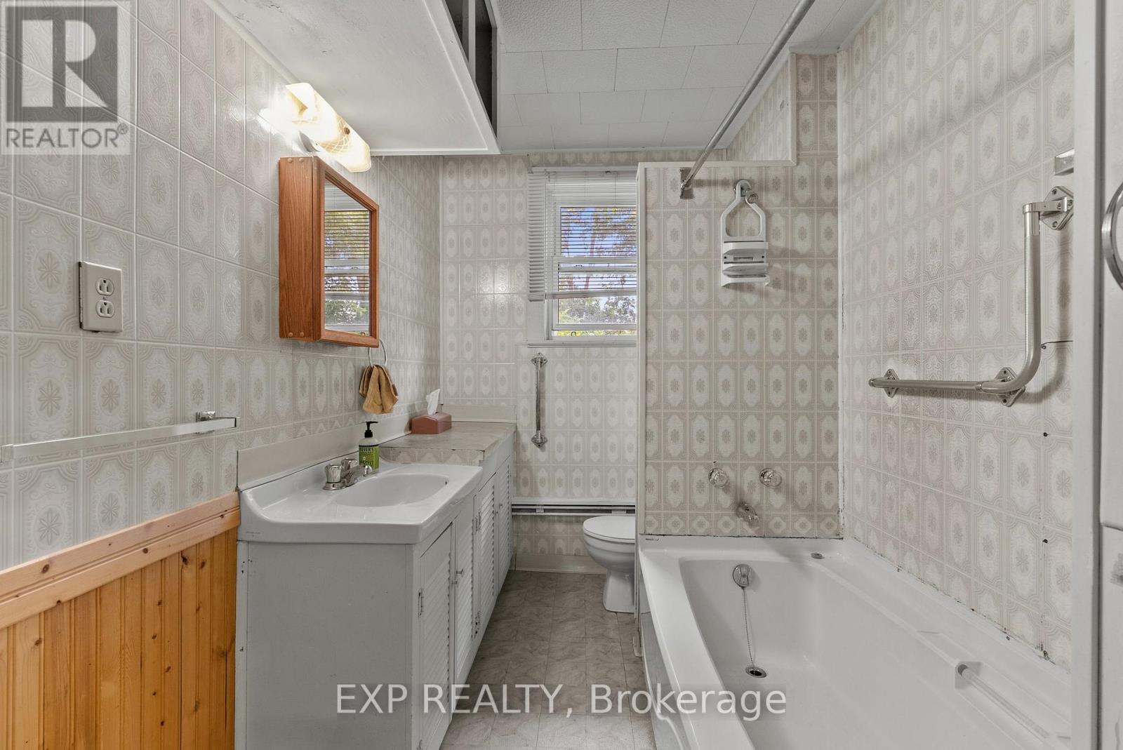 6192 Lyons Creek Road, Niagara Falls, Ontario  L2E 6S6 - Photo 12 - X13543798