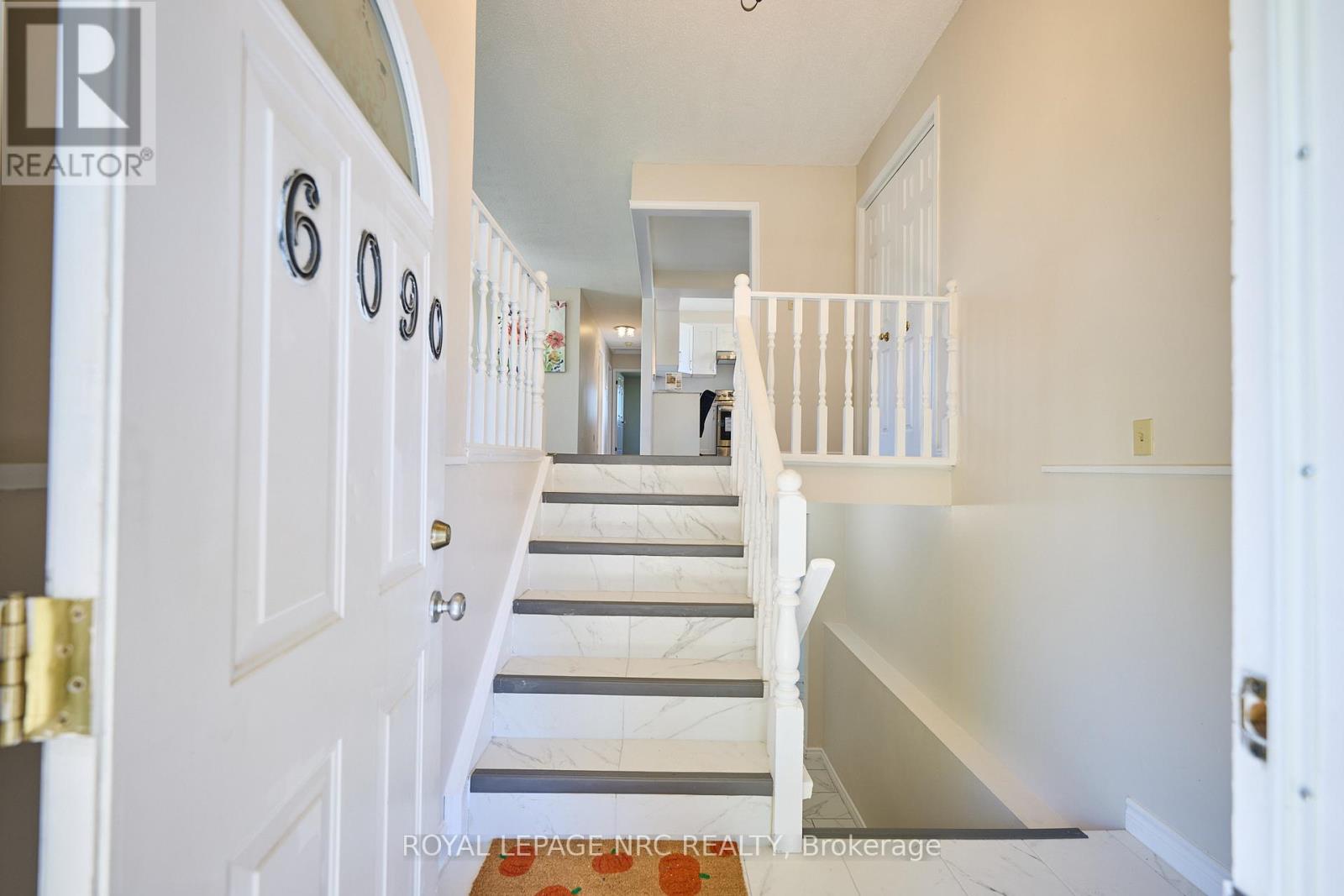 6090 Crimson Drive, Niagara Falls, Ontario  L2G 7S5 - Photo 6 - X13544052