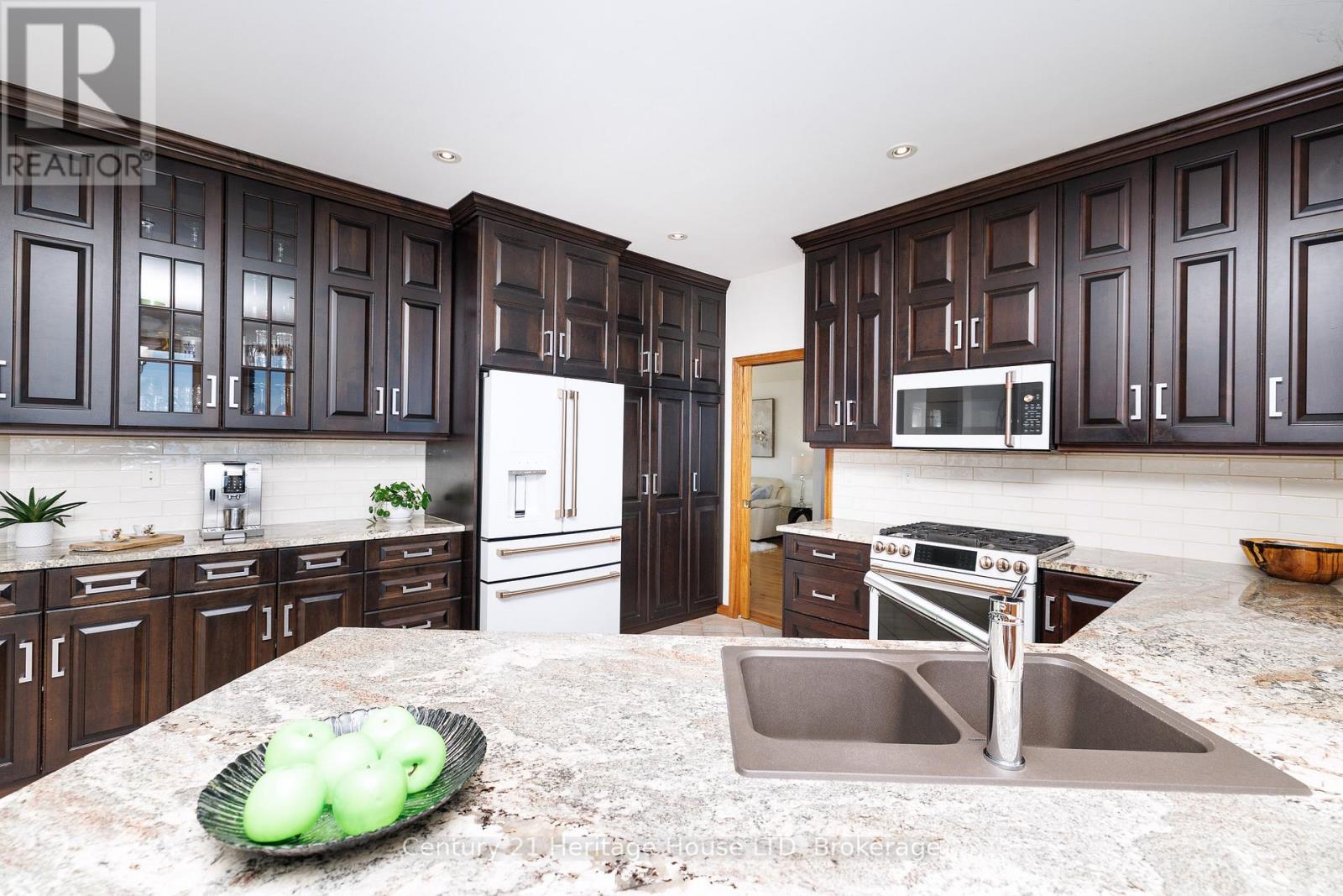 6 Jacob's Landing, Grimsby, Ontario  L3M 5G7 - Photo 9 - X13544166