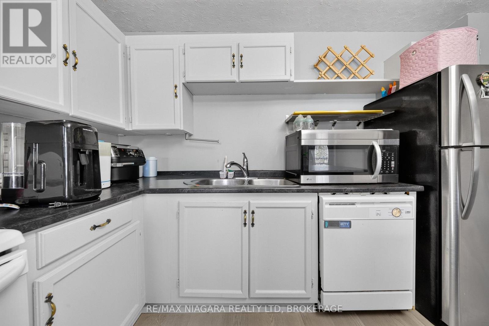 30 Shotwell Street, Welland, Ontario  L3C 1N8 - Photo 9 - X13546538