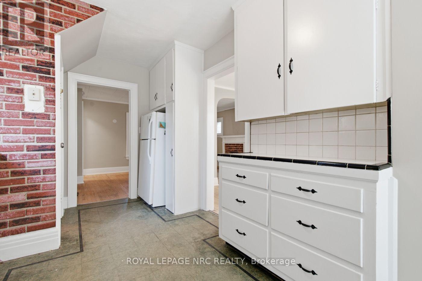 18 Chapel Street N, Thorold, Ontario  L2V 2E2 - Photo 15 - X13547100