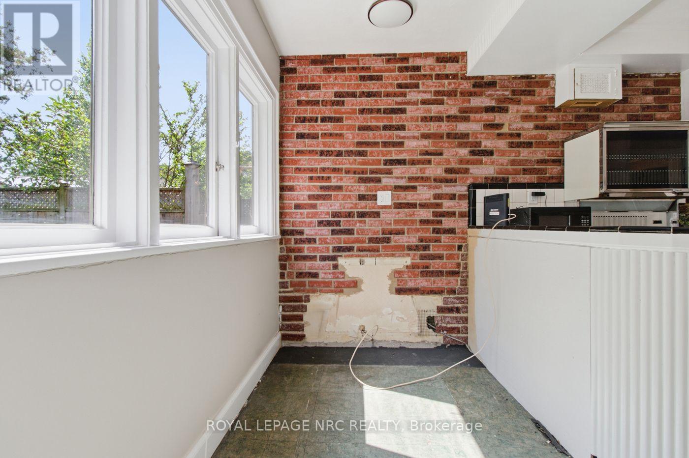 18 Chapel Street N, Thorold, Ontario  L2V 2E2 - Photo 16 - X13547100