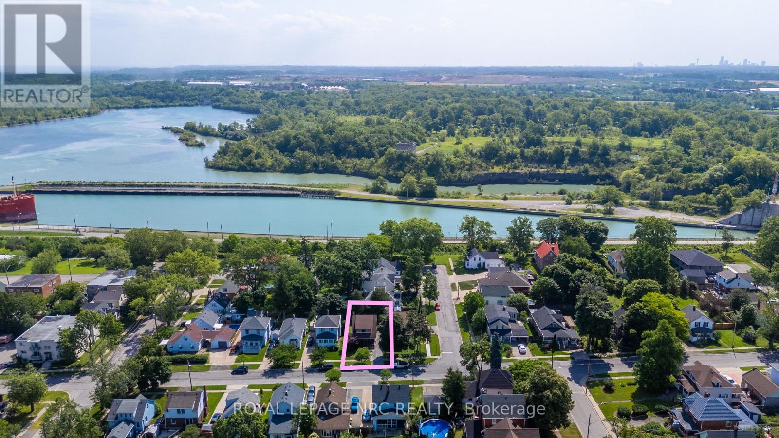 18 Chapel Street N, Thorold, Ontario  L2V 2E2 - Photo 3 - X13547100