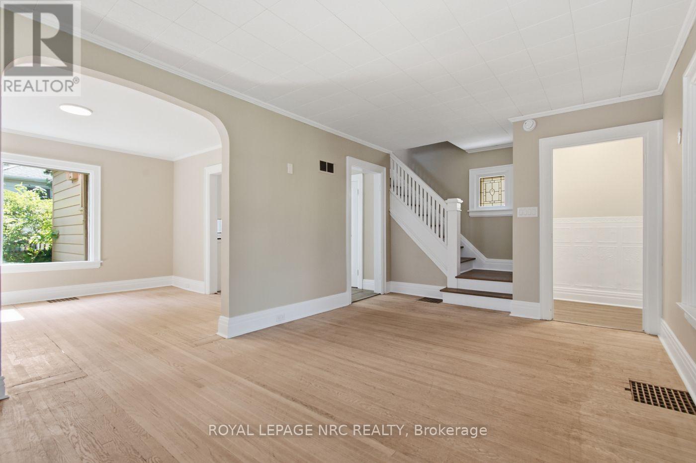 18 Chapel Street N, Thorold, Ontario  L2V 2E2 - Photo 8 - X13547100