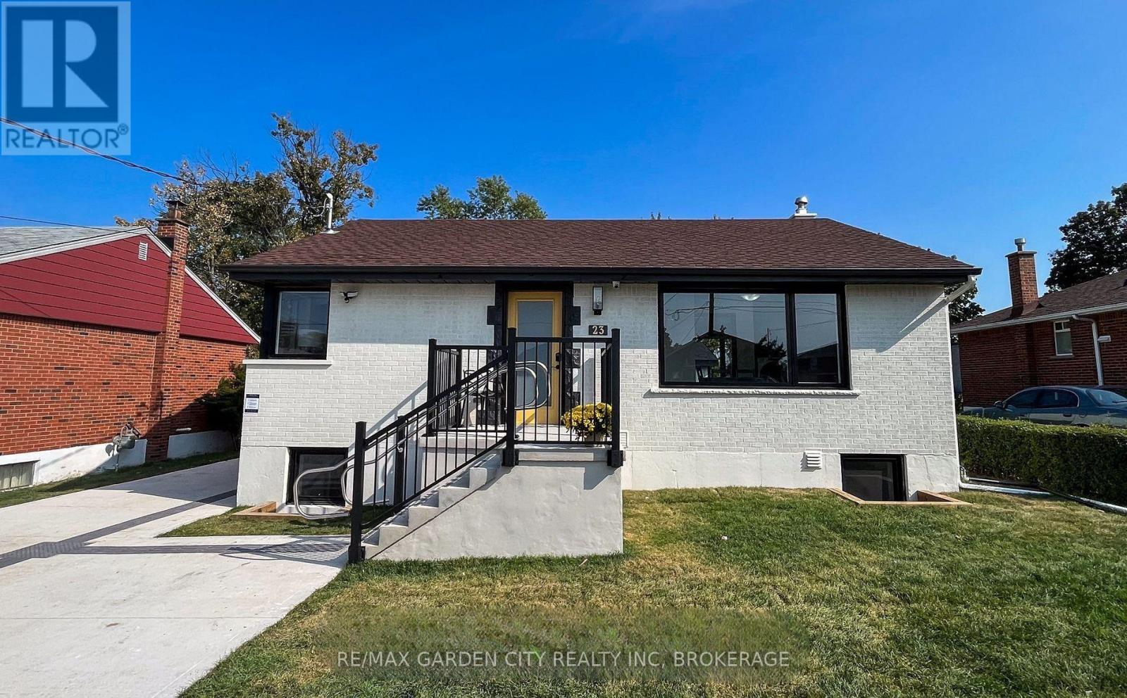 MAIN - 670 UPPER WENTWORTH STREET, Hamilton, Ontario