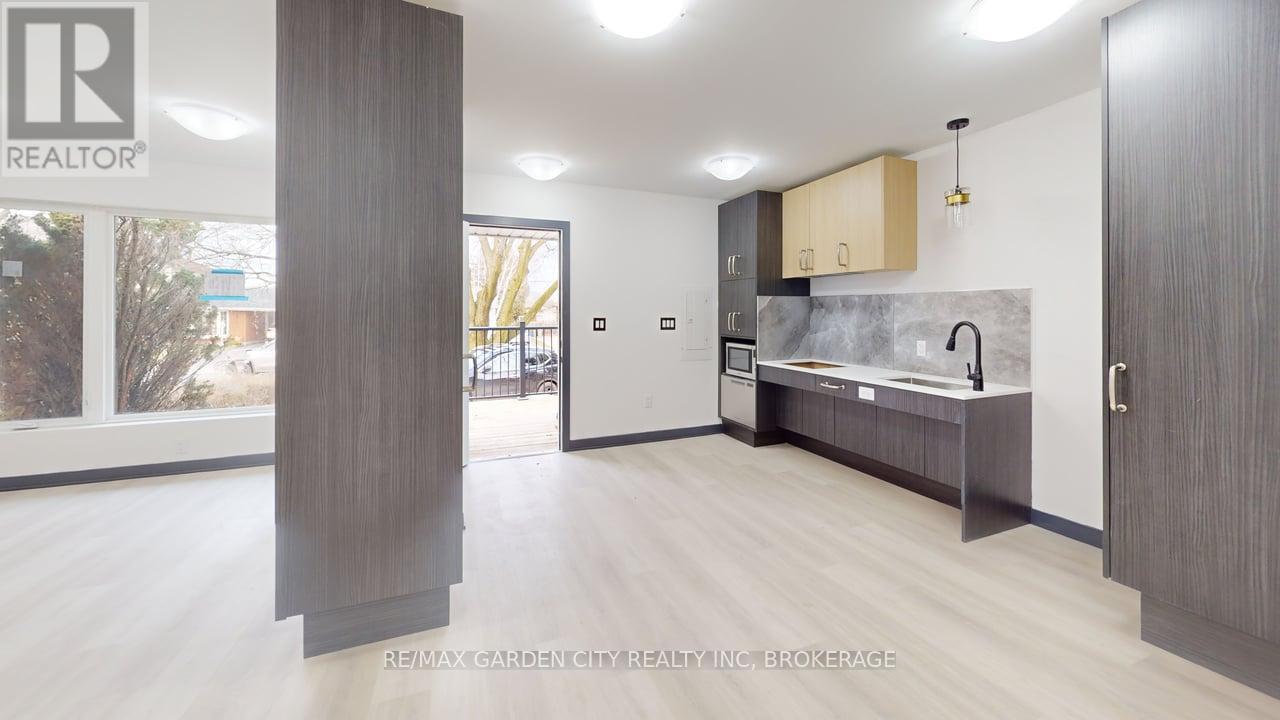 Main - 670 Upper Wentworth Street, Hamilton, Ontario  L9A 3R1 - Photo 2 - X13547652