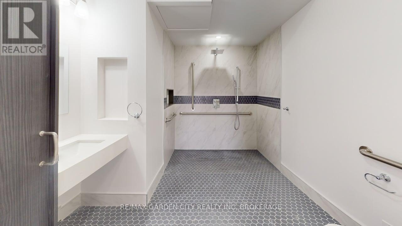 Main - 670 Upper Wentworth Street, Hamilton, Ontario  L9A 3R1 - Photo 9 - X13547652