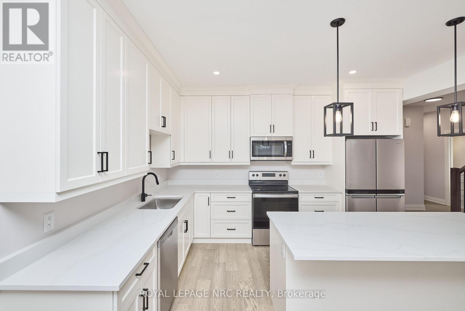 196 Hodgkins Avenue, Thorold, Ontario  L2V 0M6 - Photo 2 - X13549126