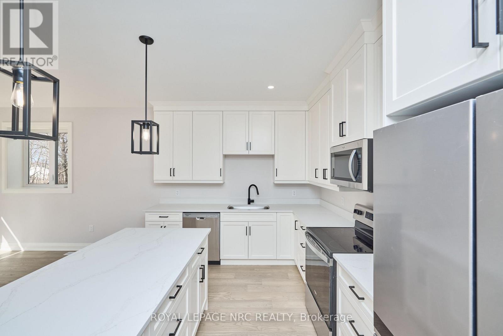 196 Hodgkins Avenue, Thorold, Ontario  L2V 0M6 - Photo 3 - X13549126