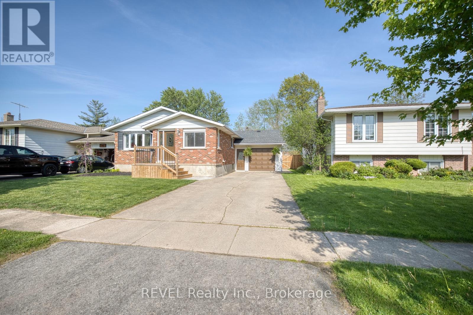 92 Royal Oak Drive, Welland, Ontario  L3C 5V9 - Photo 2 - X13551114