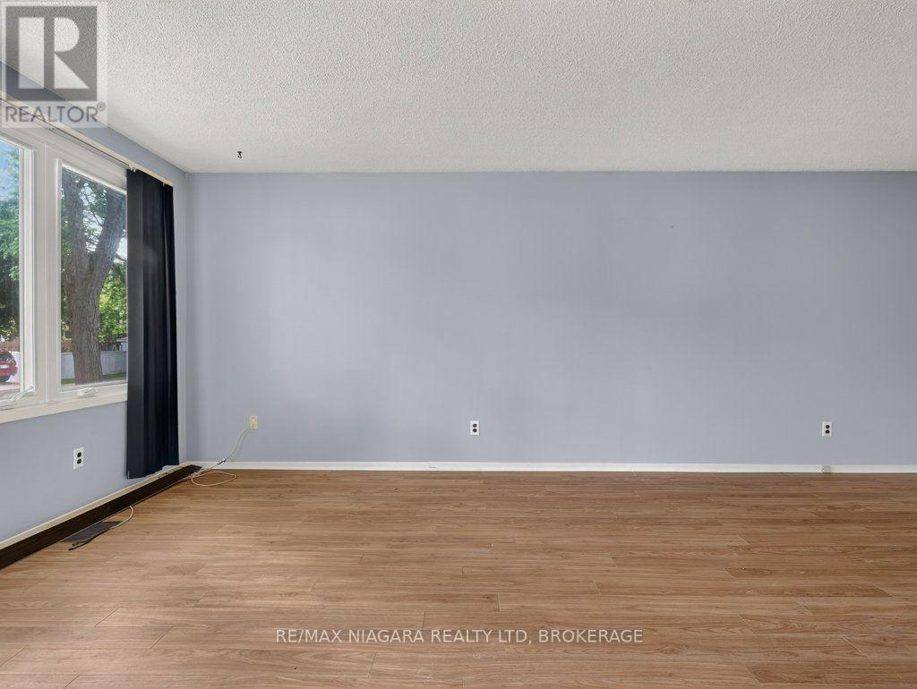 6127 Strohan Street, Niagara Falls, Ontario  L2J 3J3 - Photo 11 - X13552318