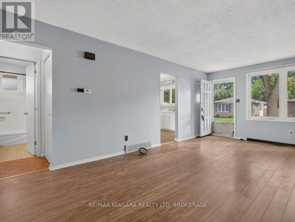 6127 Strohan Street, Niagara Falls, Ontario  L2J 3J3 - Photo 12 - X13552318