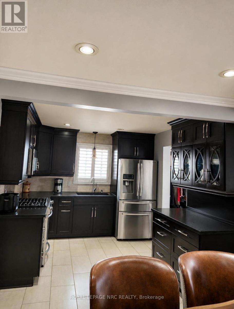 7689 Trackview Street, Niagara Falls, Ontario  L2H 2Z6 - Photo 2 - X13552330
