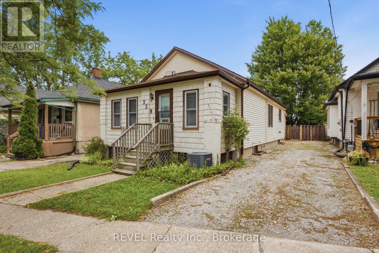 32 St Peter Street, St. Catharines, Ontario  L2T 1N9 - Photo 2 - X13554030