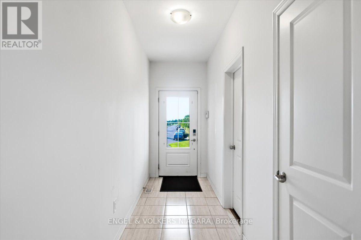 117 Juneberry Road, Thorold, Ontario  L2V 0H8 - Photo 4 - X13554410