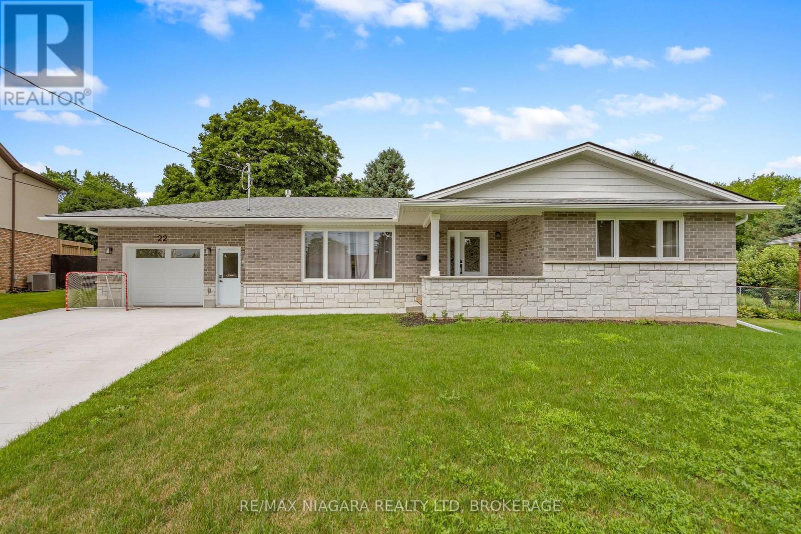 22 GEORGE STREET, Grimsby, Ontario