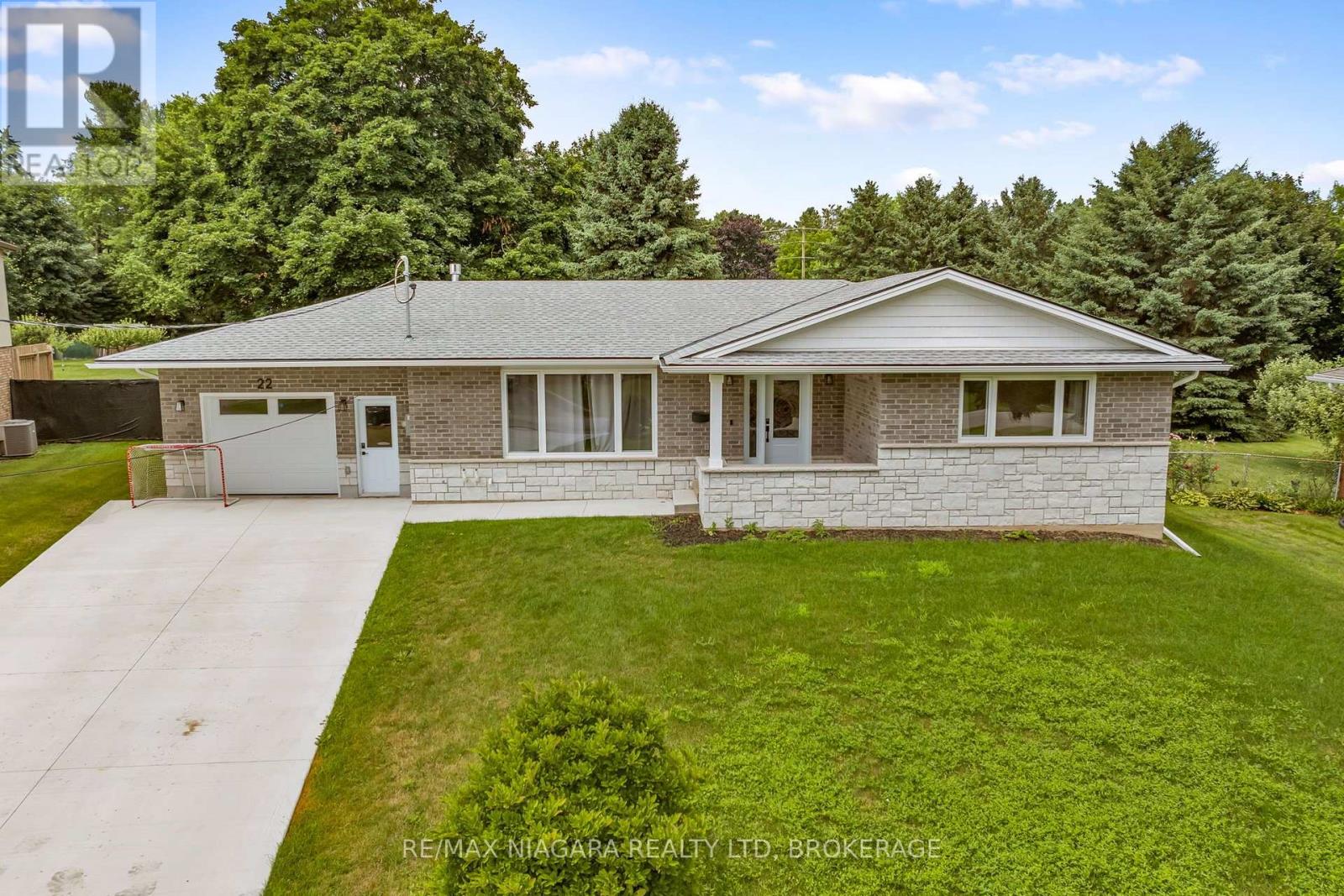 22 George Street, Grimsby, Ontario  L3M 3Y6 - Photo 2 - X13555500