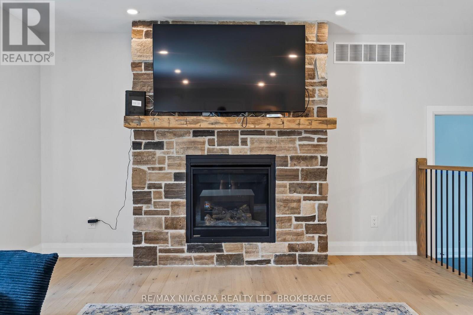 22 George Street, Grimsby, Ontario  L3M 3Y6 - Photo 6 - X13555500