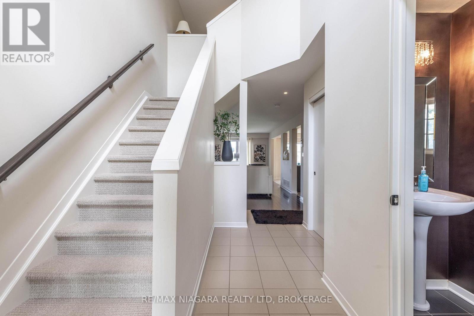 8625 Upper Canada Drive, Niagara Falls, Ontario  L2H 0B7 - Photo 13 - X13555822