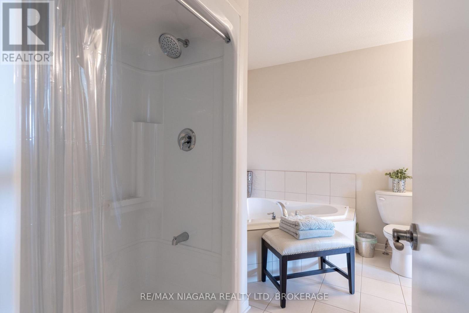 8625 Upper Canada Drive, Niagara Falls, Ontario  L2H 0B7 - Photo 18 - X13555822