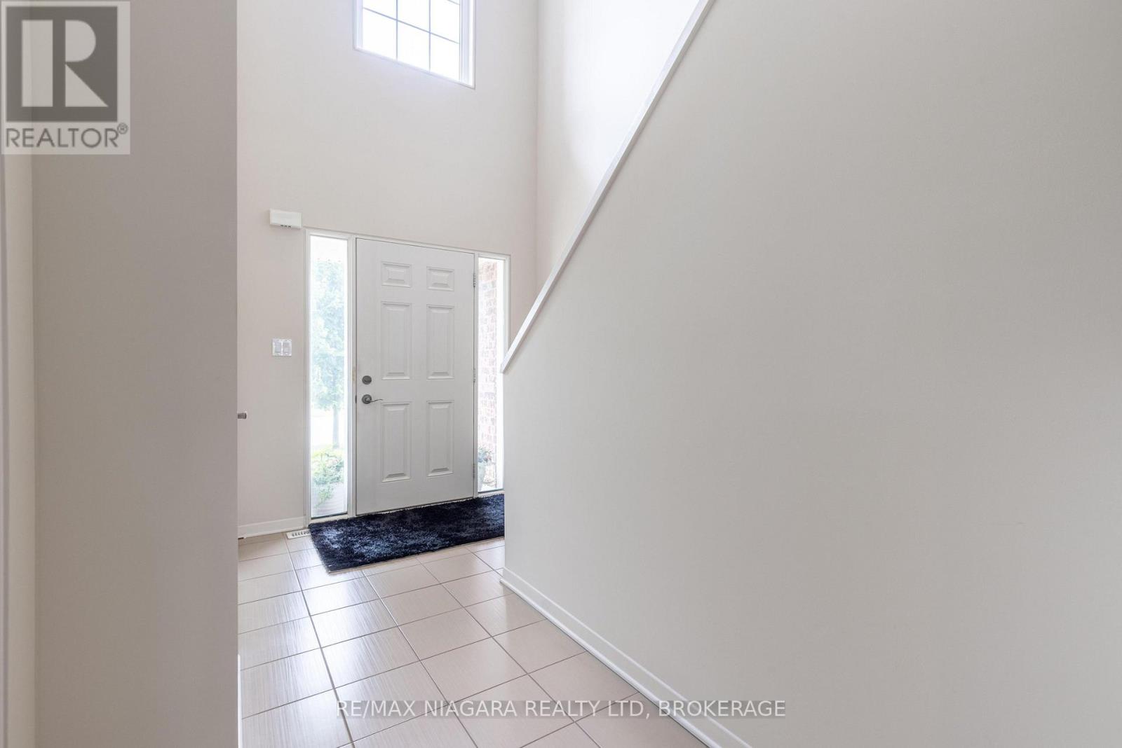 8625 Upper Canada Drive, Niagara Falls, Ontario  L2H 0B7 - Photo 3 - X13555822