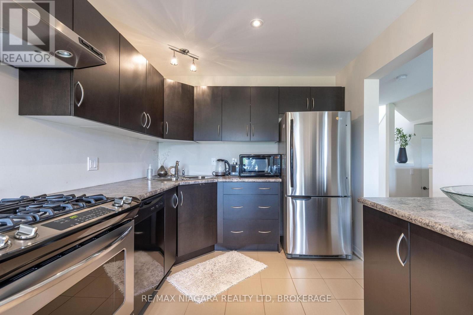 8625 Upper Canada Drive, Niagara Falls, Ontario  L2H 0B7 - Photo 9 - X13555822