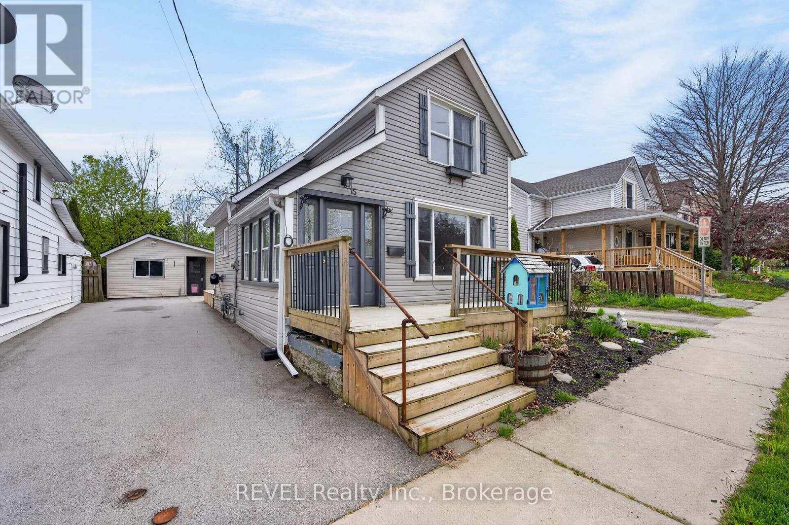 15 PHIPPS STREET, Fort Erie, Ontario