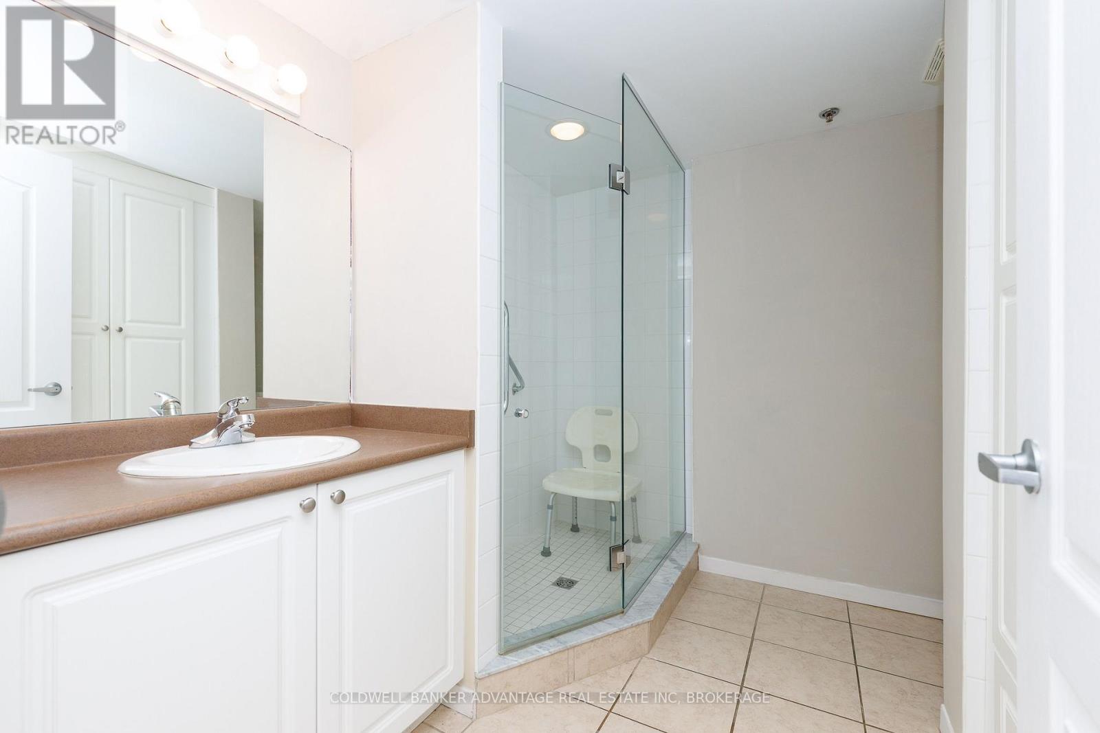 1208 - 330 Prince Charles Drive S, Welland, Ontario  L3C 7B3 - Photo 11 - X13559442