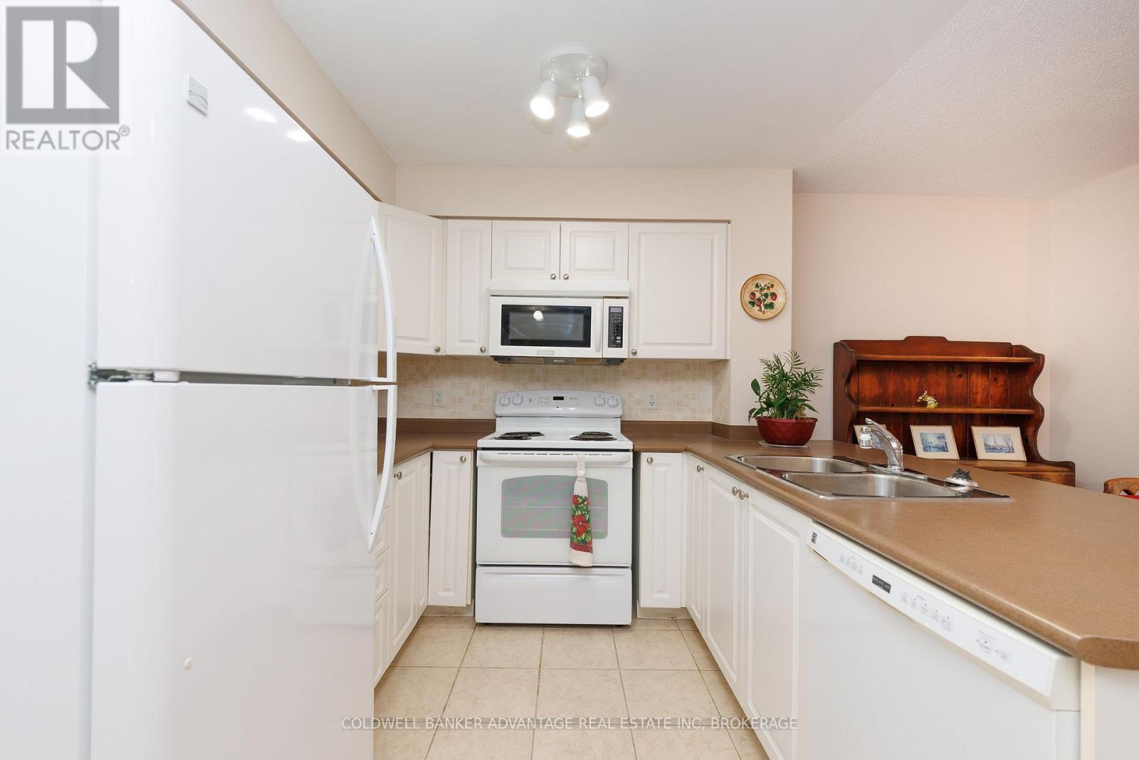 1208 - 330 Prince Charles Drive S, Welland, Ontario  L3C 7B3 - Photo 2 - X13559442