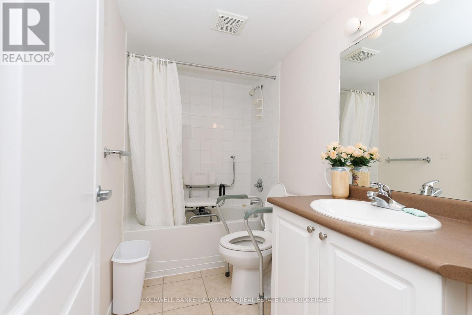 1208 - 330 Prince Charles Drive S, Welland, Ontario  L3C 7B3 - Photo 6 - X13559442