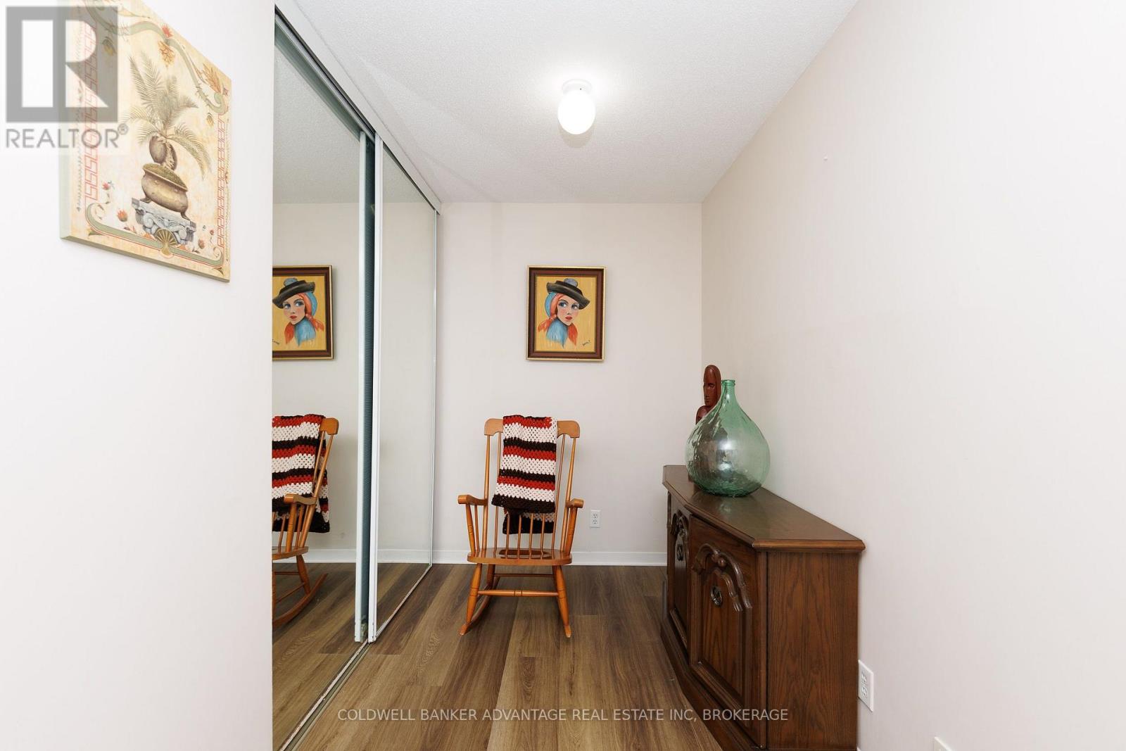 1208 - 330 Prince Charles Drive S, Welland, Ontario  L3C 7B3 - Photo 8 - X13559442