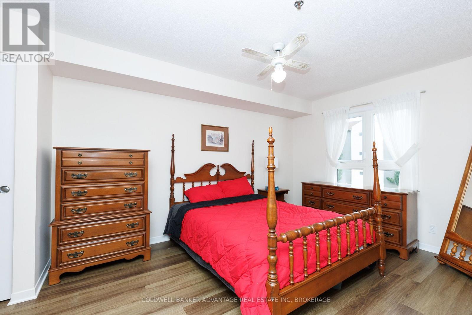 1208 - 330 Prince Charles Drive S, Welland, Ontario  L3C 7B3 - Photo 9 - X13559442