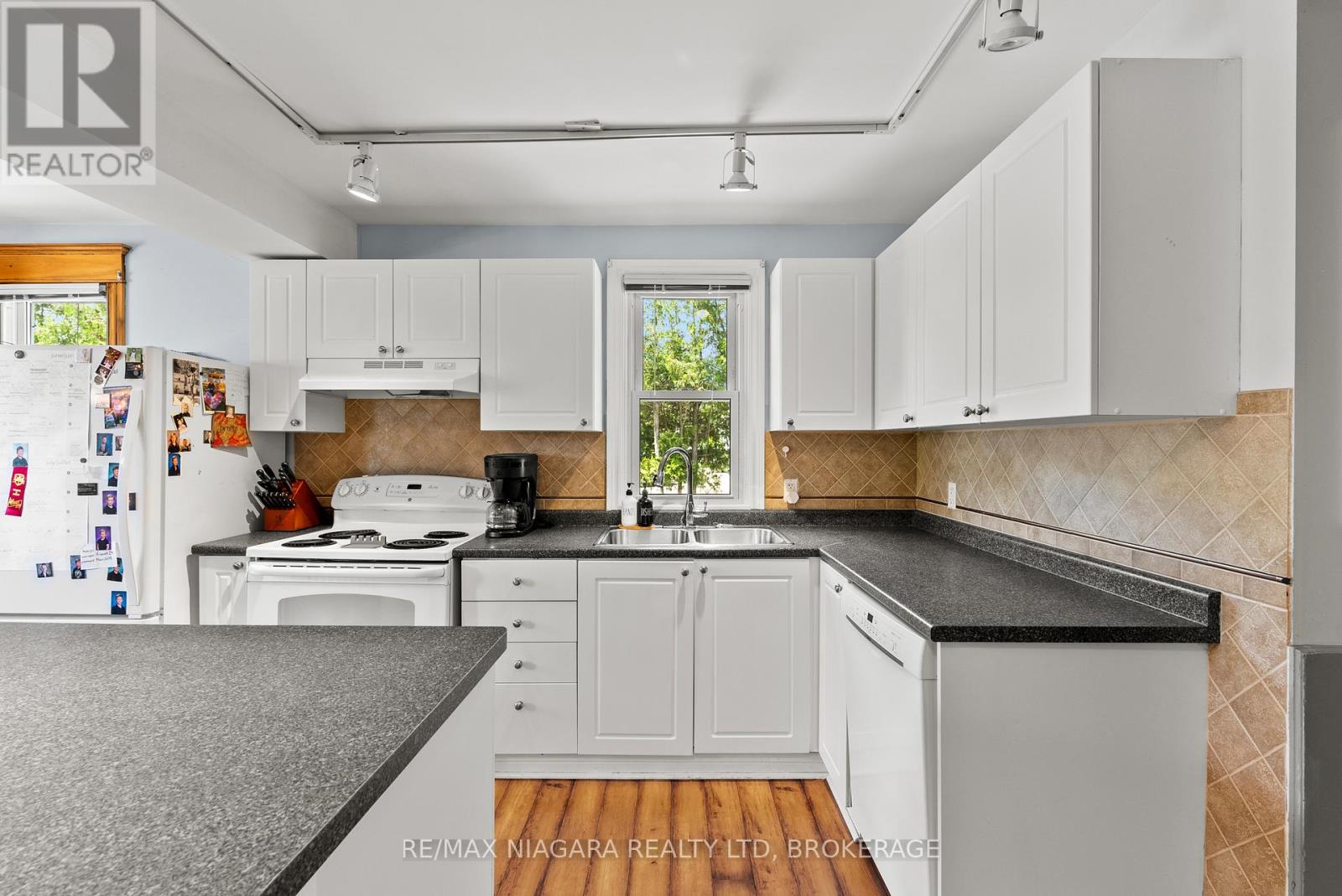 848 East And West Line Road, Niagara-On-The-Lake, Ontario  L0S 1J0 - Photo 12 - X13559888