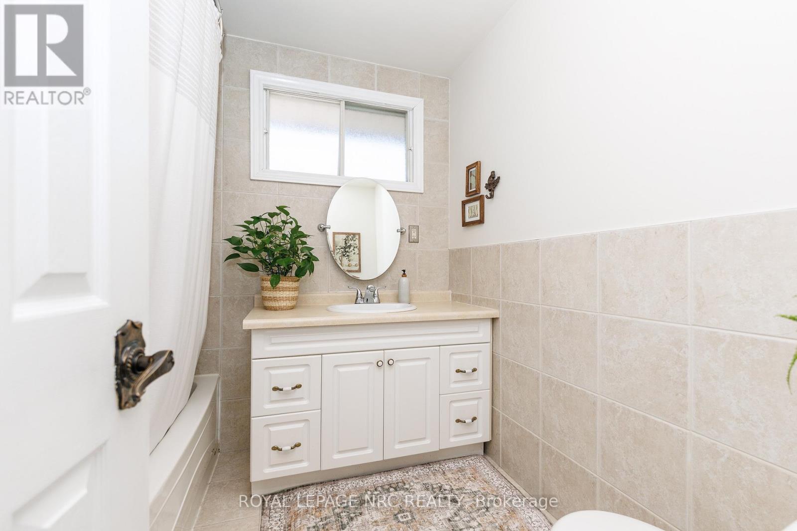 8025 Michael Street, Niagara Falls, Ontario  L2H 2B6 - Photo 15 - X13560058