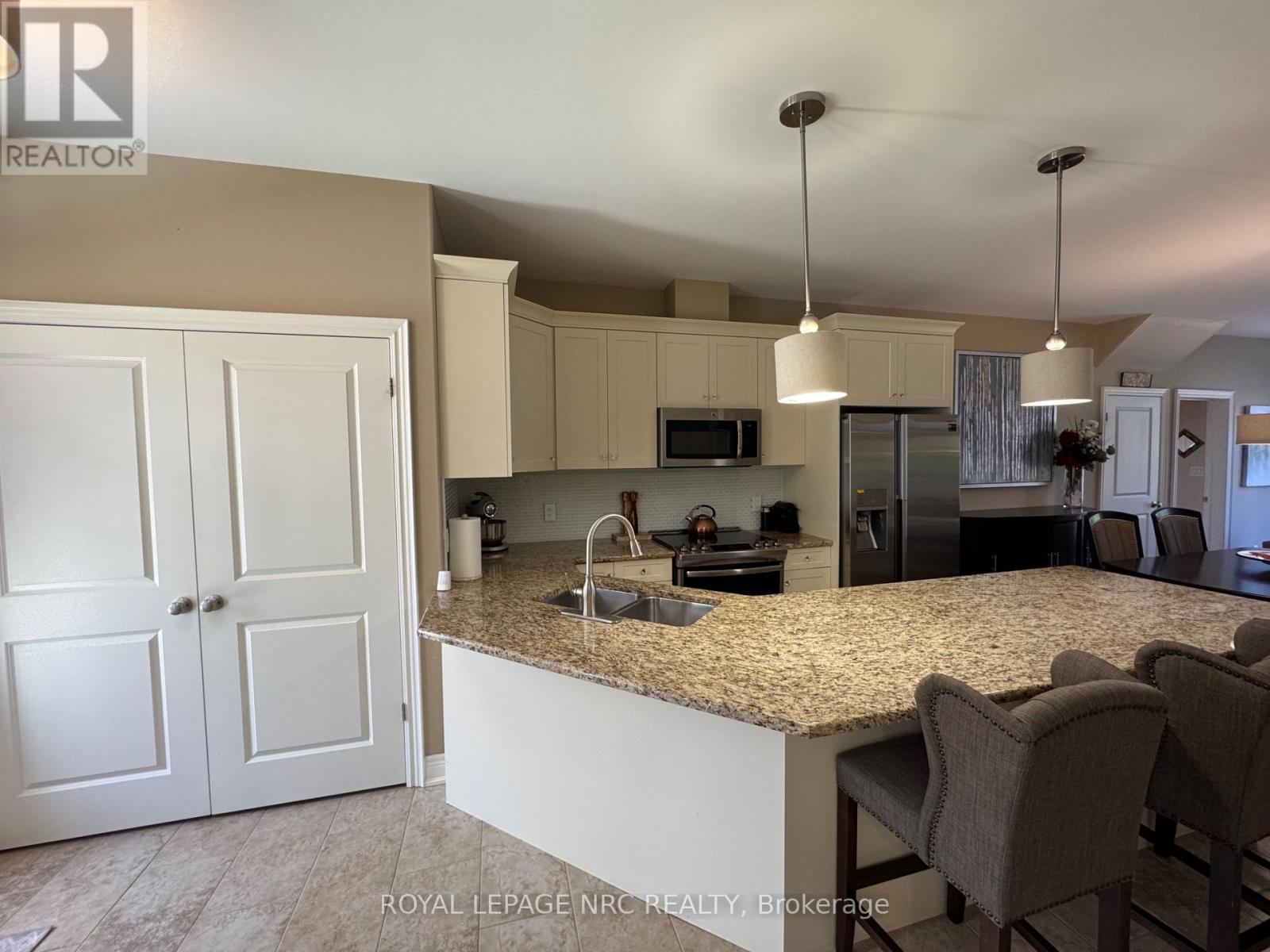 2 - 6186 Dorchester Road, Niagara Falls, Ontario  L2G 5T2 - Photo 3 - X13560722