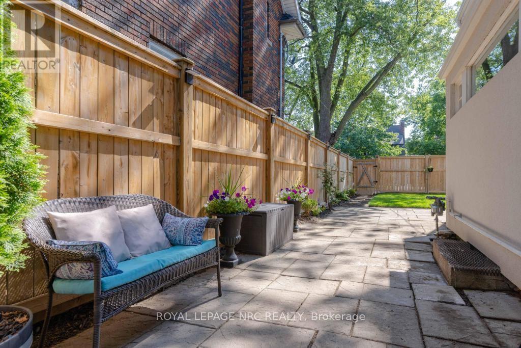 15 Wychwood Road, St. Catharines, Ontario  L2R 3S1 - Photo 10 - X13561520