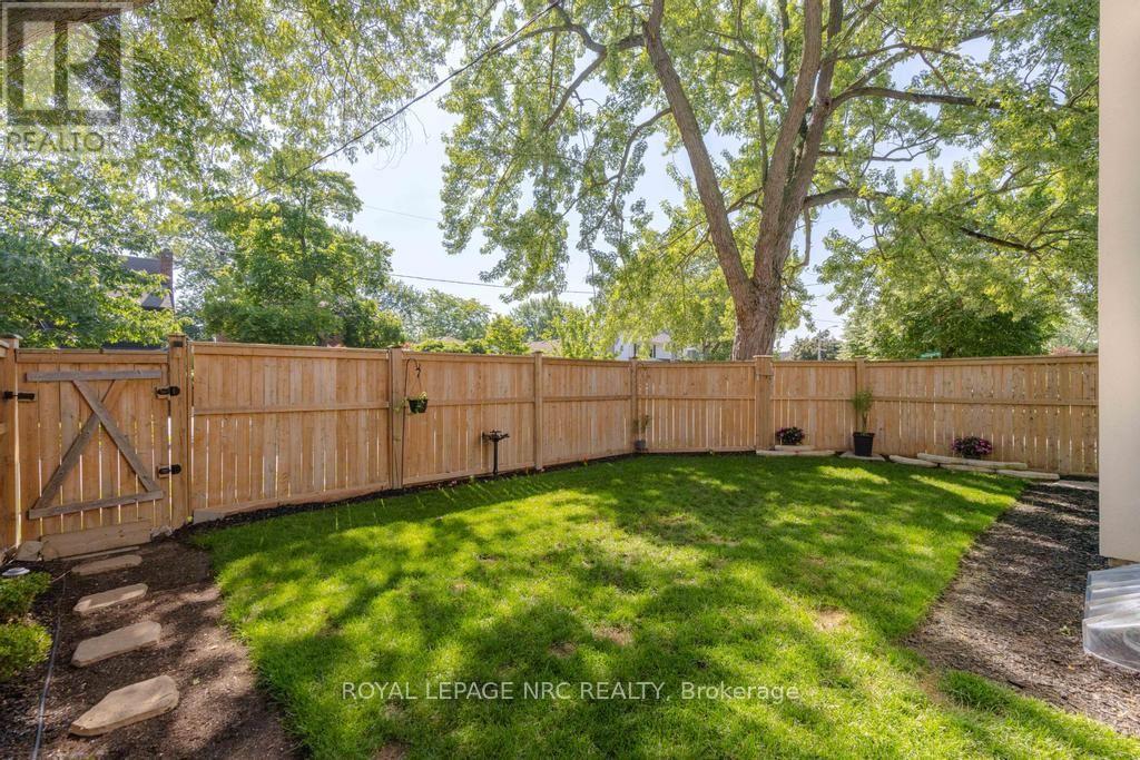 15 Wychwood Road, St. Catharines, Ontario  L2R 3S1 - Photo 11 - X13561520