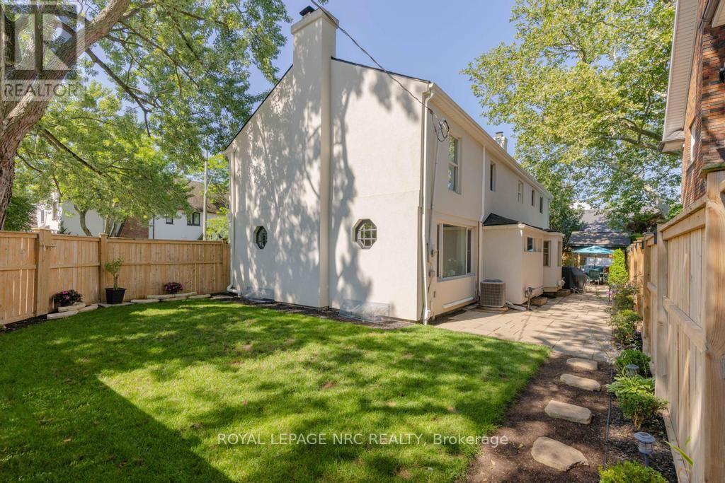 15 Wychwood Road, St. Catharines, Ontario  L2R 3S1 - Photo 12 - X13561520