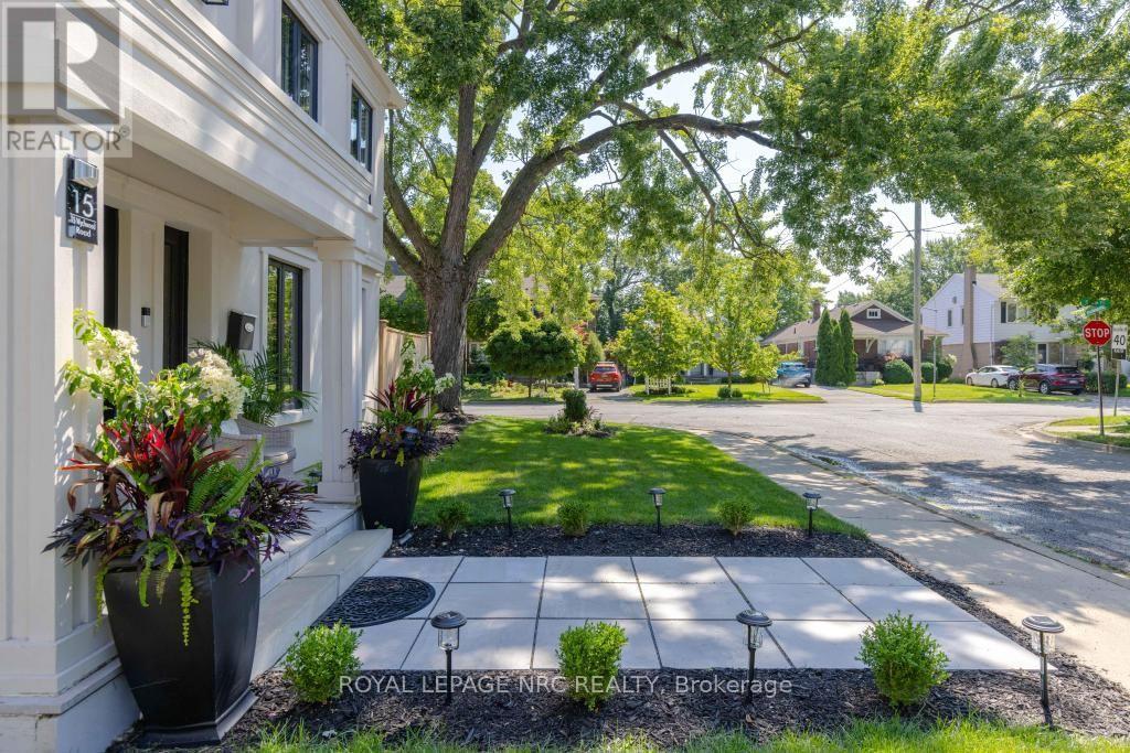 15 Wychwood Road, St. Catharines, Ontario  L2R 3S1 - Photo 4 - X13561520