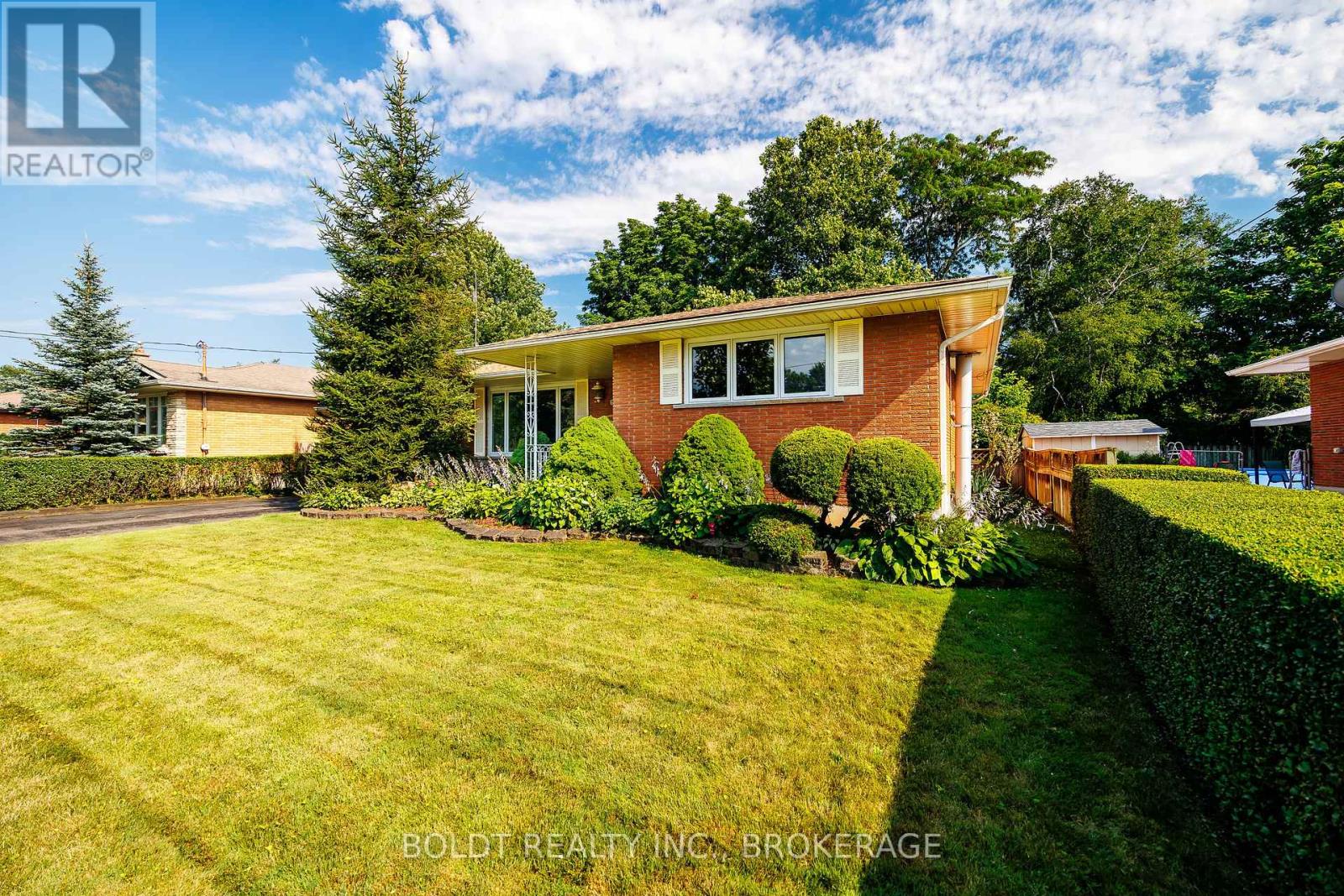 620 Scott Street, St. Catharines, Ontario  L2M 3X8 - Photo 2 - X13561674