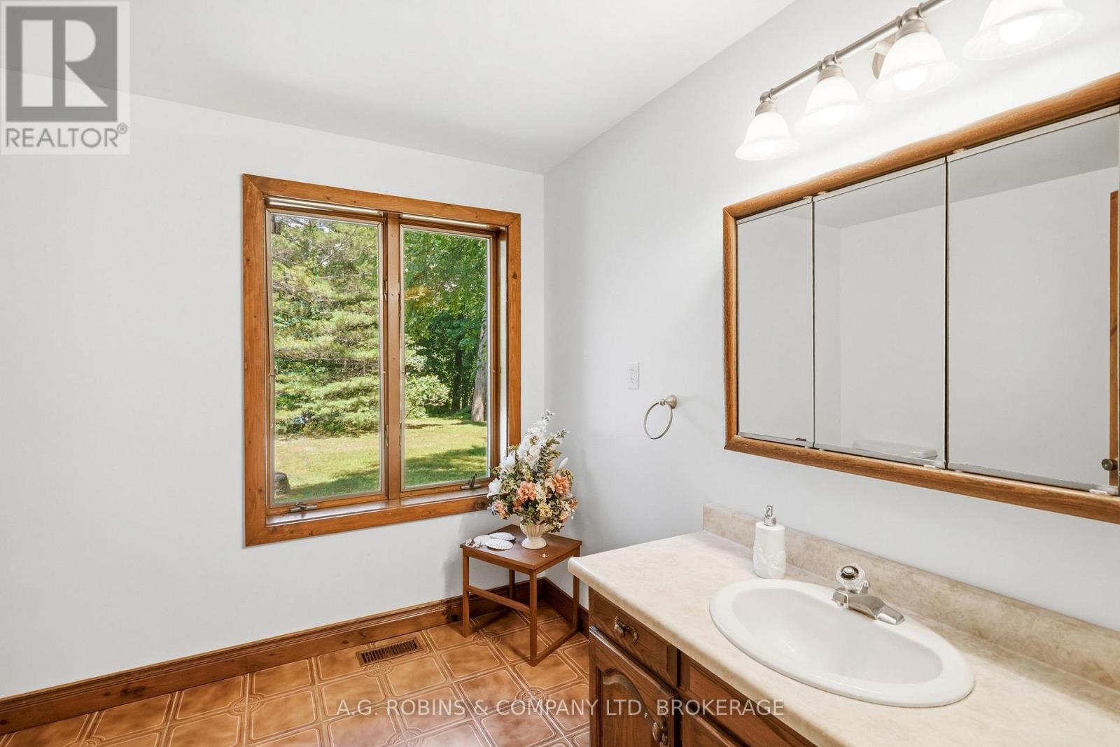 559 Lakeshore Road E, Port Colborne, Ontario  L3K 5V3 - Photo 22 - X13561680